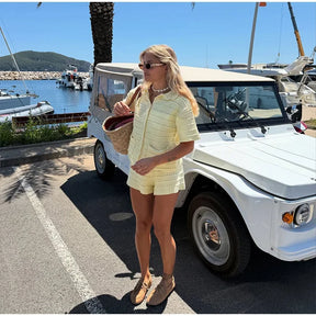 Praia de malha oco para fora shorts define 2 peças feminino lapela meia manga único breasted camisas shorts 2025 verão amarelo outfits